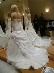 Продам красивое свадебное платье со шлейфом,  купленное в Европе